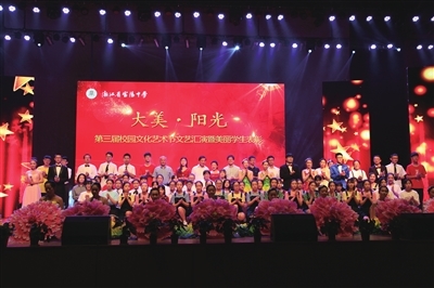 富陽中學(xué)舉辦第三屆“紅五月”藝術(shù)節(jié)匯演，青春華彩獻(xiàn)禮建黨百年